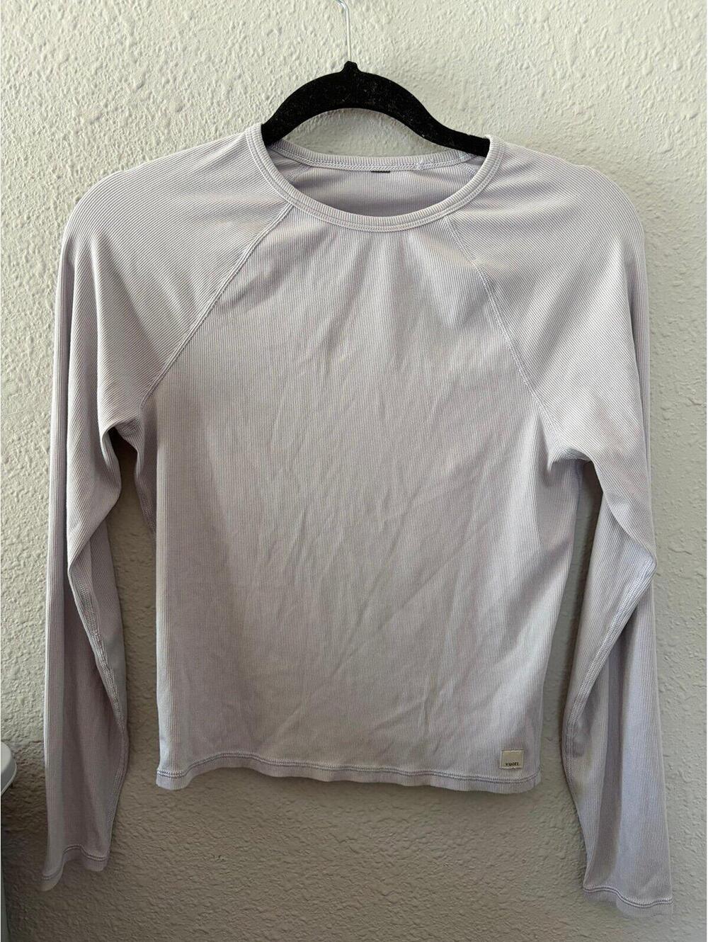 Vuori Long Sleeve Pose Crew light purple ribbed. Best for S. Pit to pit is 16in.